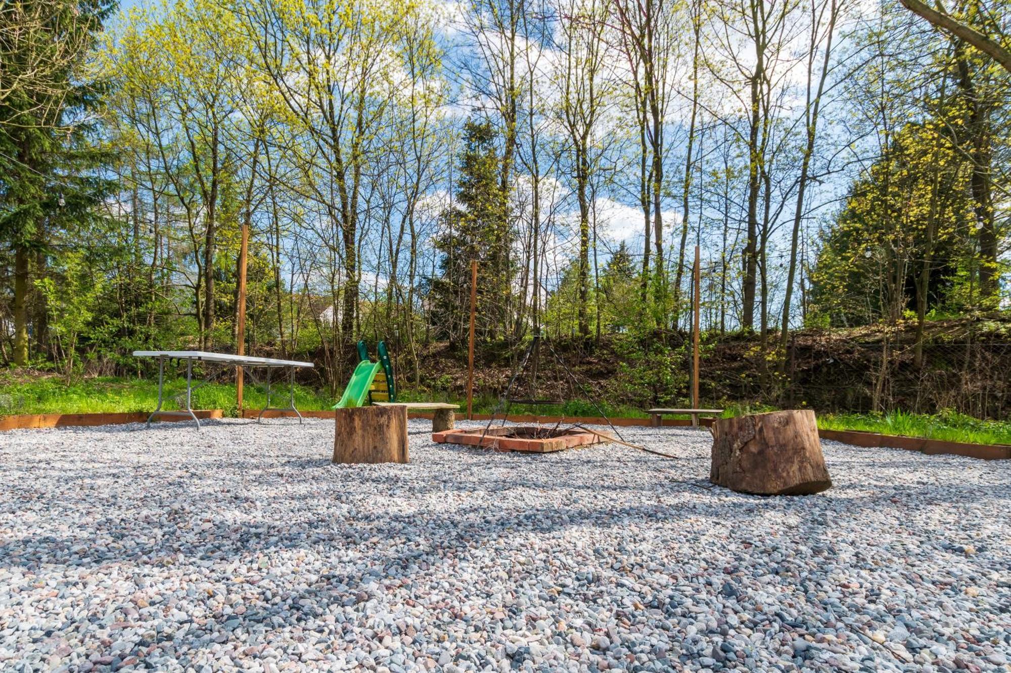 Domek Caloroczny Na Wylacznosc Niebieska Osada Nad Gorskim Potokiem Stary Waliszow エクステリア 写真